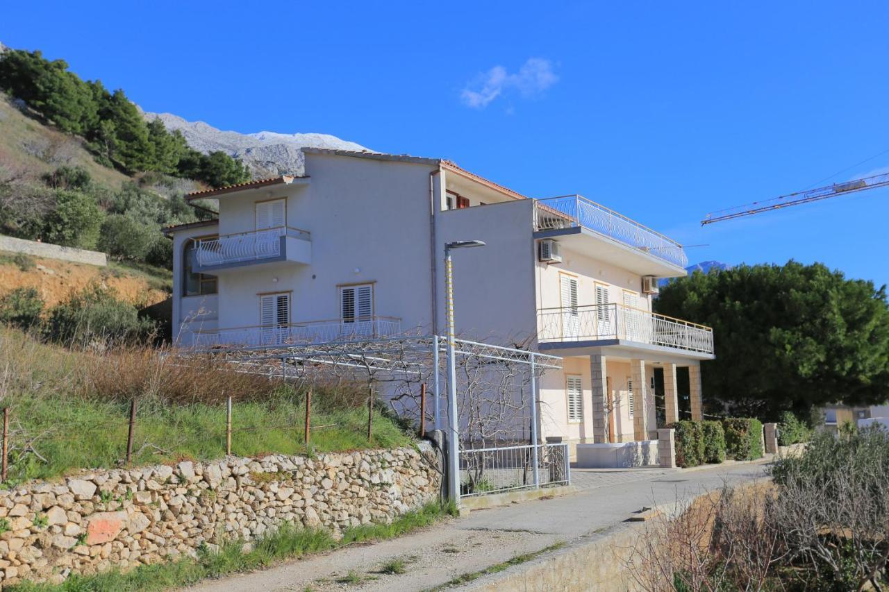 Apartments with a parking space Brela, Makarska - 18495 Exteriör bild