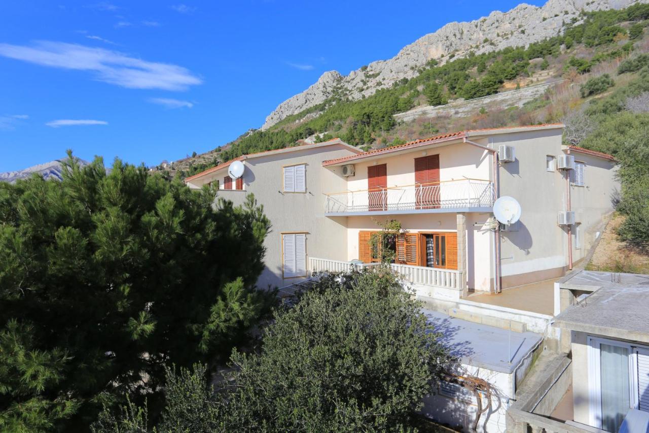 Apartments with a parking space Brela, Makarska - 18495 Exteriör bild