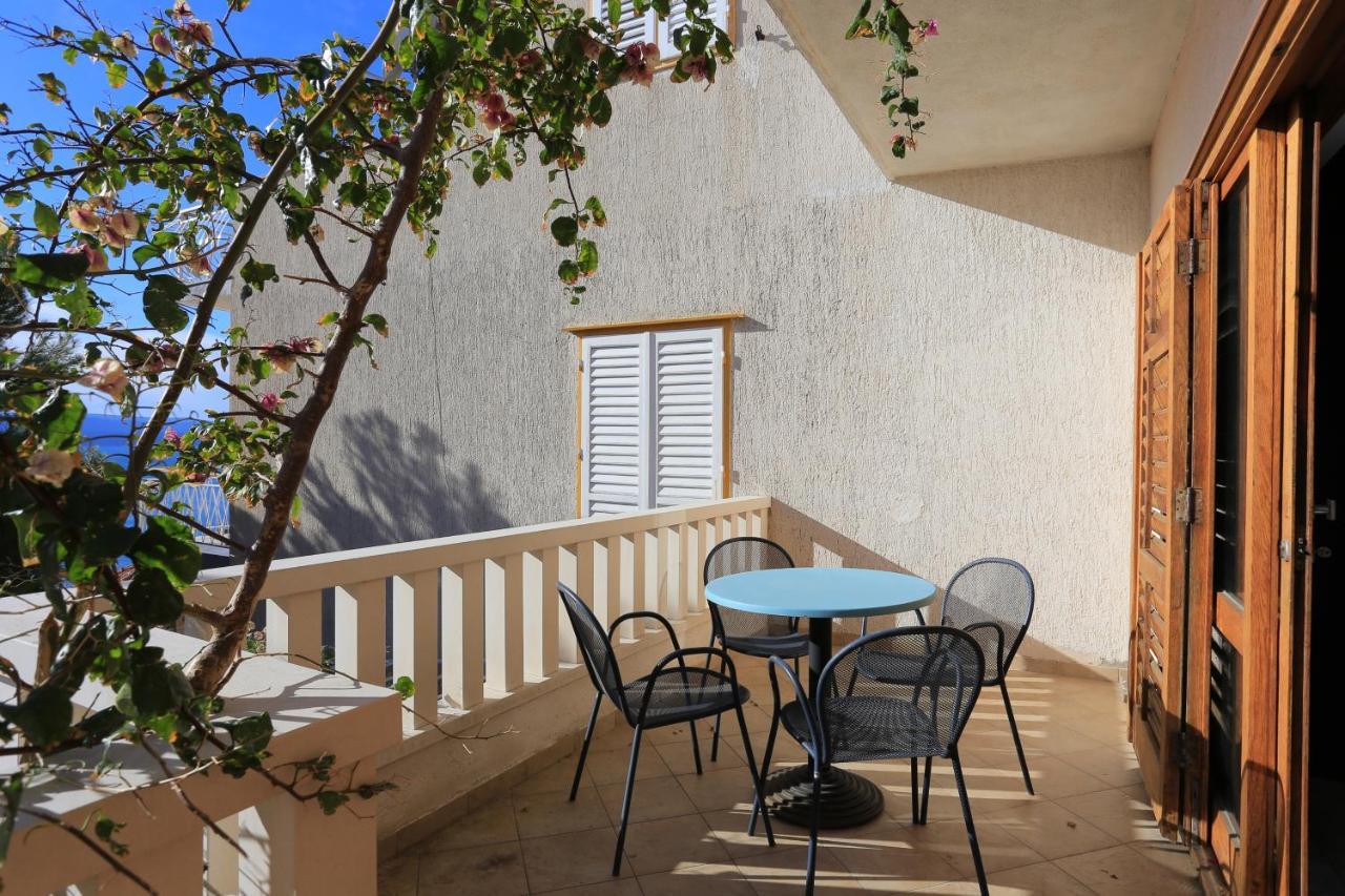 Apartments with a parking space Brela, Makarska - 18495 Exteriör bild