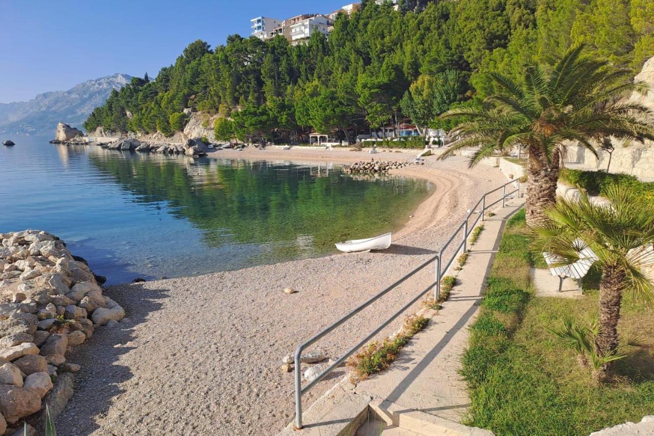 Apartments with a parking space Brela, Makarska - 18495 Exteriör bild