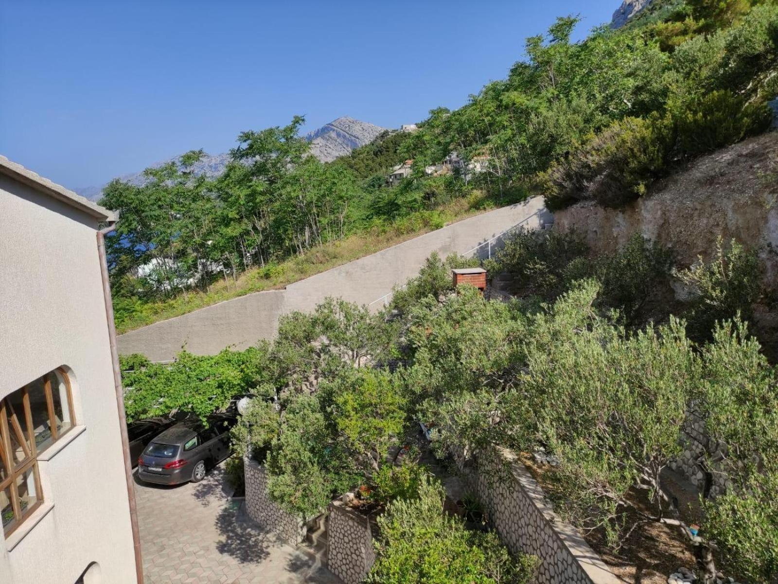 Apartments with a parking space Brela, Makarska - 18495 Exteriör bild